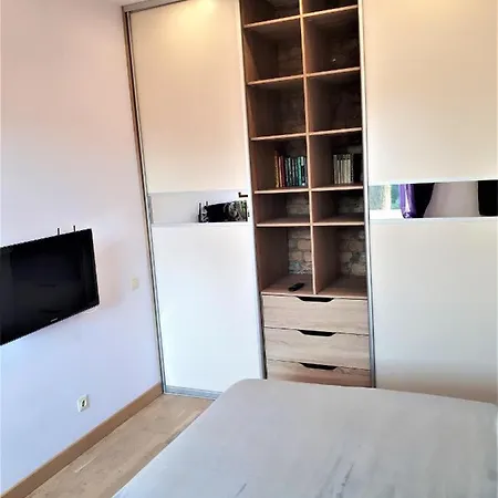 Terbatas Street Appartement